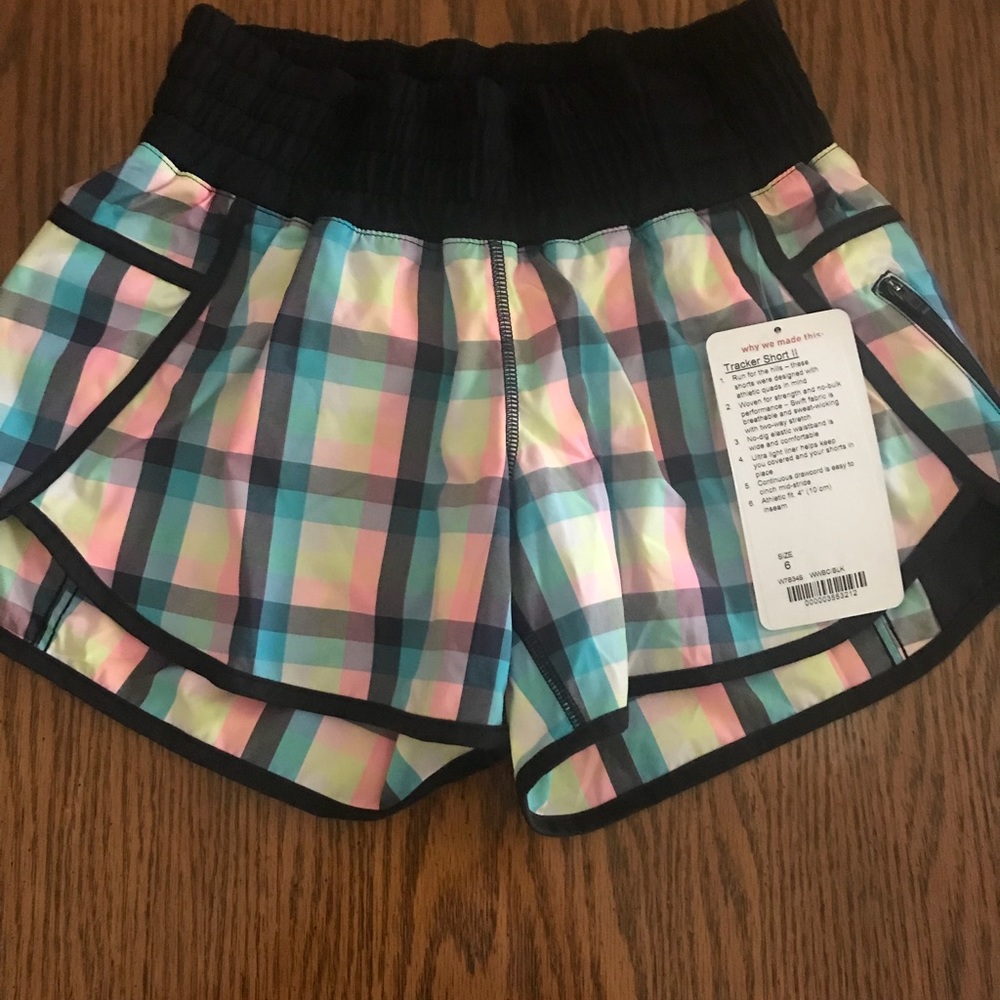 Lululemon Tracker ii short, size 6